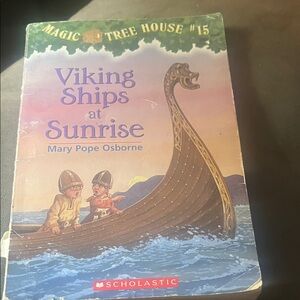 Scholastic Magic Tree House #15: Viking Adventure